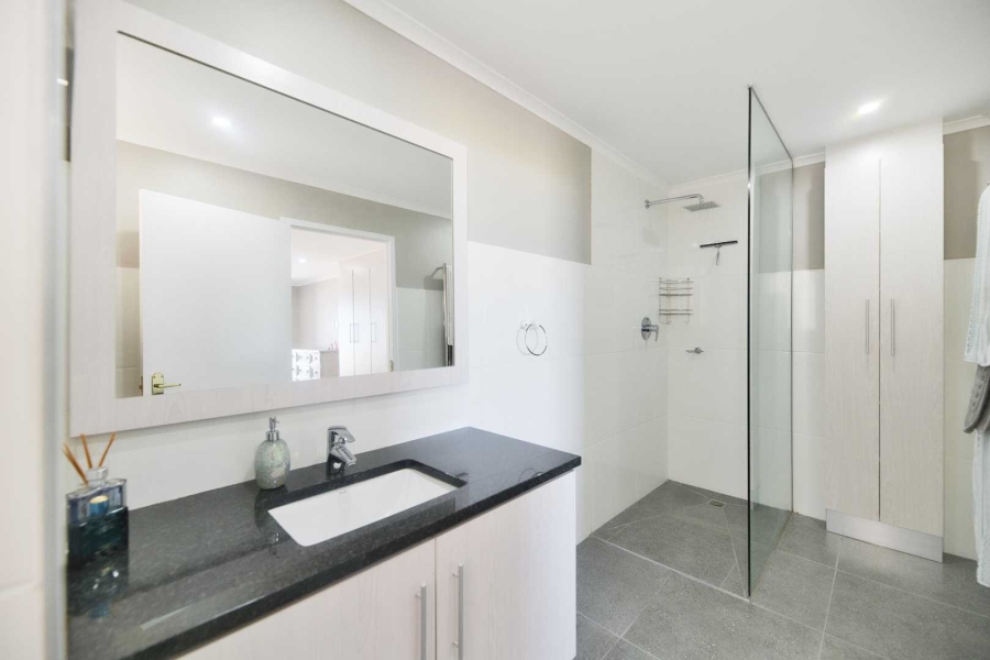 5 Bedroom Property for Sale in Kleinbaai Western Cape